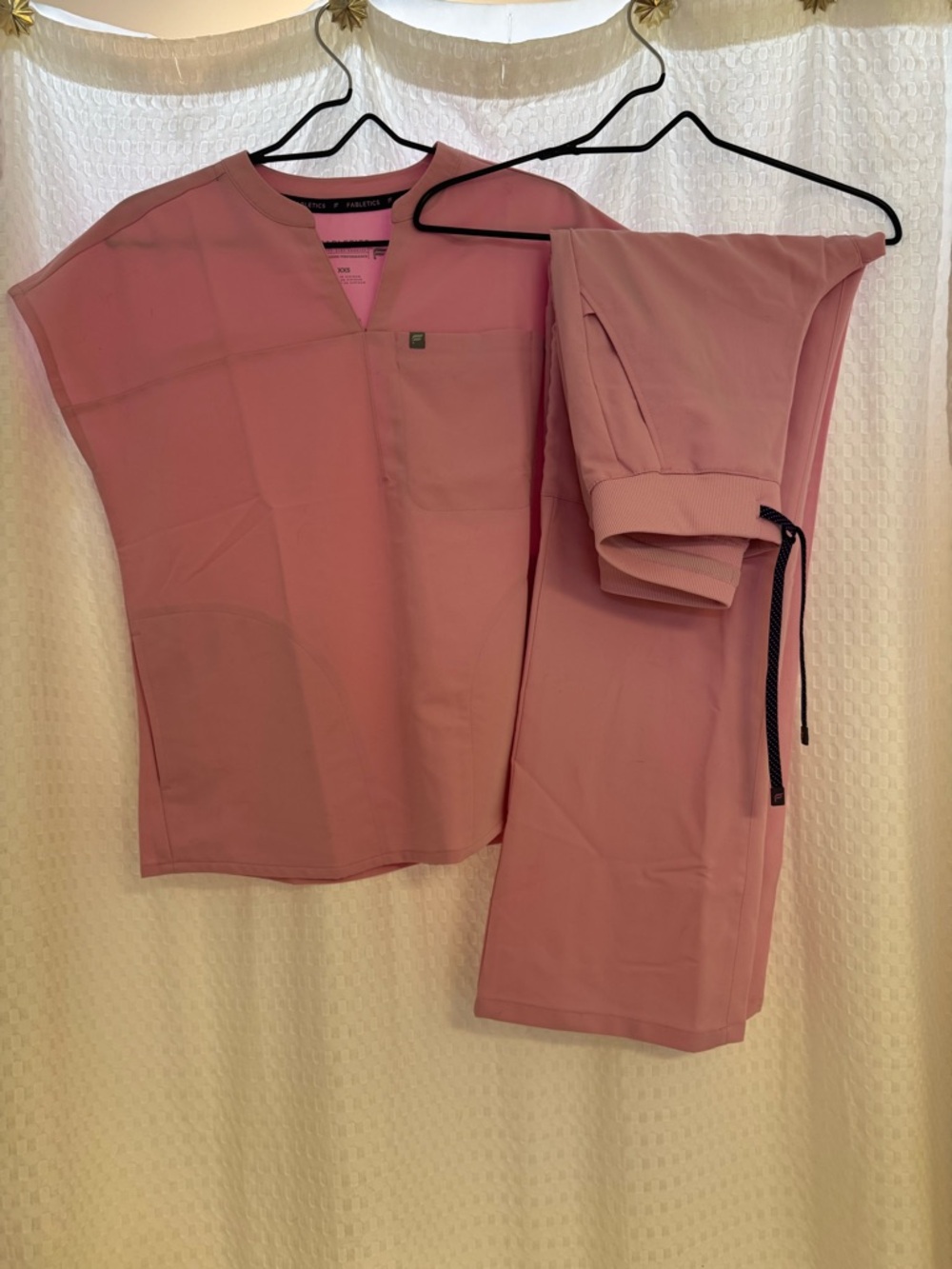 Fabletics pink marshmallow XXS scrub set - NWOT - never worn - wide leg scrub